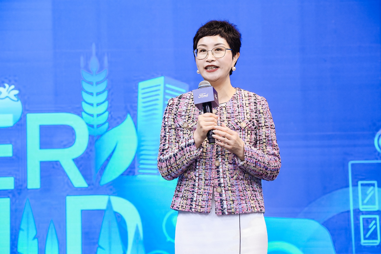 小3. 福特中国传播及企业社会责任副总裁杨美虹.jpg