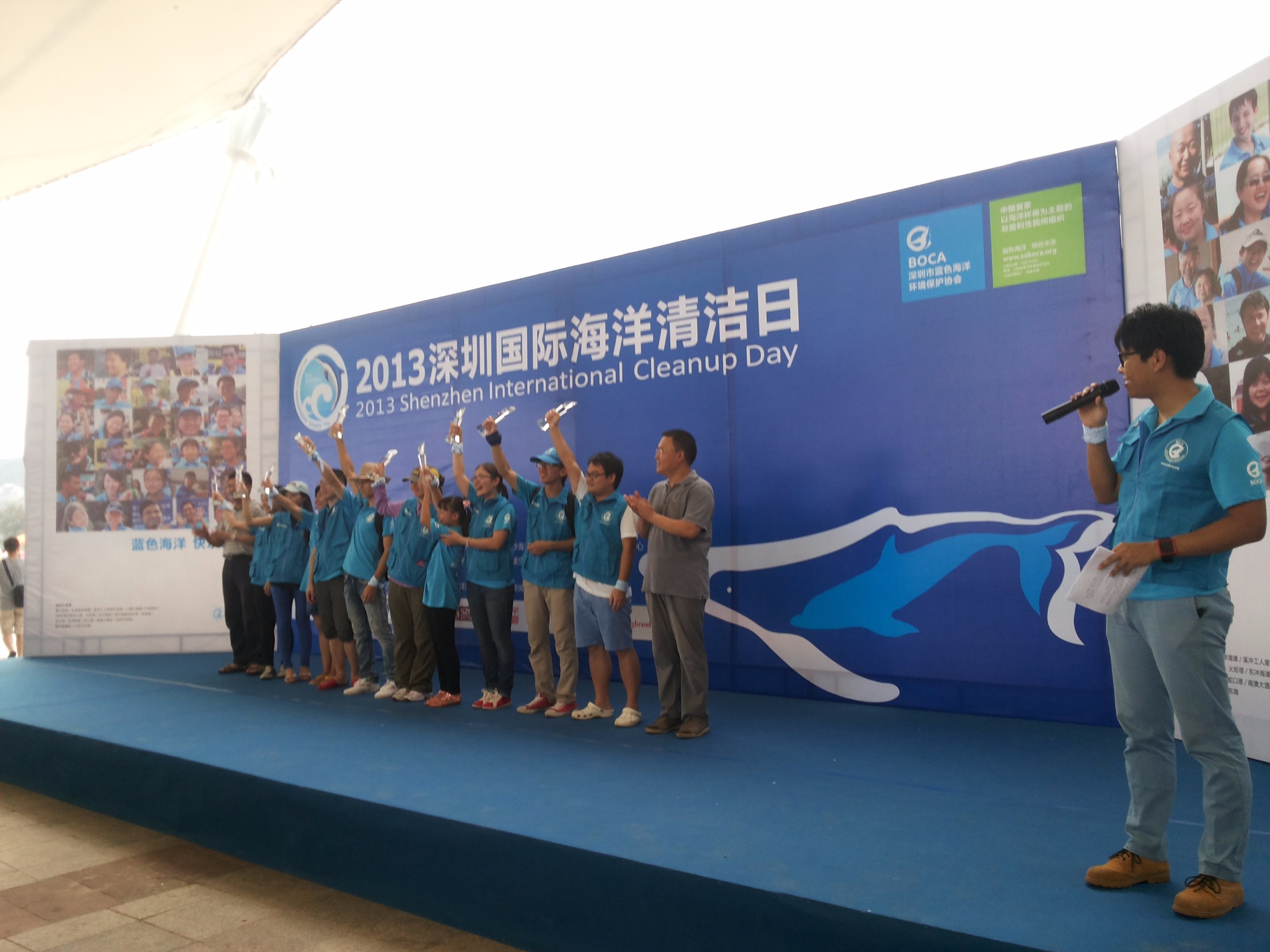 “一个小行动，改变大世界”两千名海滩卫士清洁深圳海岸线